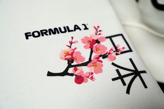 The Sakura season makes Japan look its best and the 2025 Japanese Grand Prix will take place at its height. Realistic designs on the garment capture the unique beauty of the blossoms, which have been represented in traditional Japanese artwork for centuries.